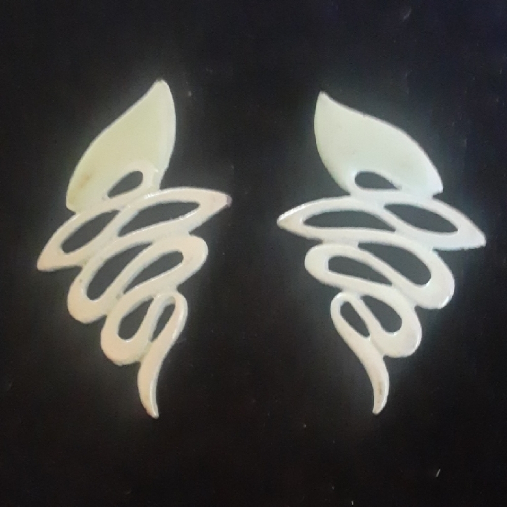 Creamy Green Spiral Earrings